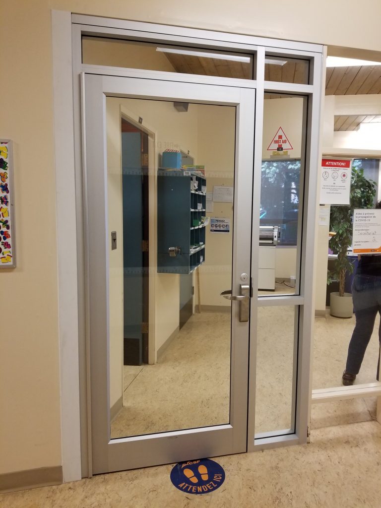 Commercial aluminum narrow stile single swing door system with jamb single glazed