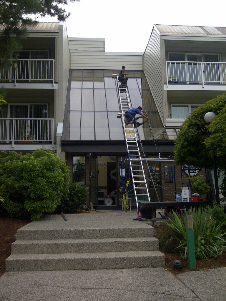 Glass skylights installation job in West Vancouver. This large apartment skylights replacement job require all new safety glass installation. New skylights glass panels are energy efficient and has UV protection built in.