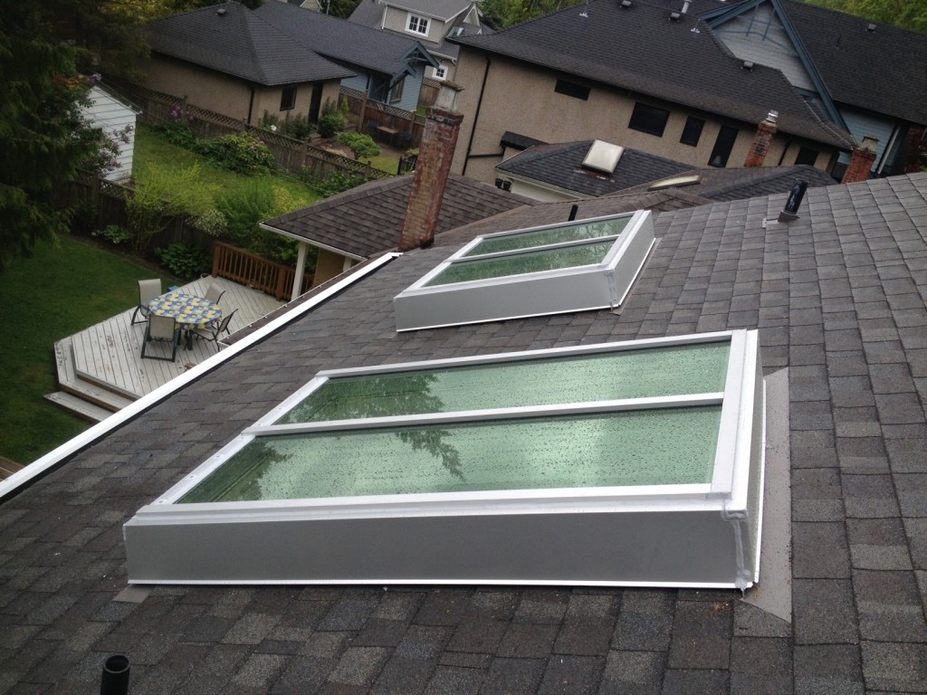 Custom sized aluminum purlin rafter skylight system, which gives the energy efficiency for a skylight system.