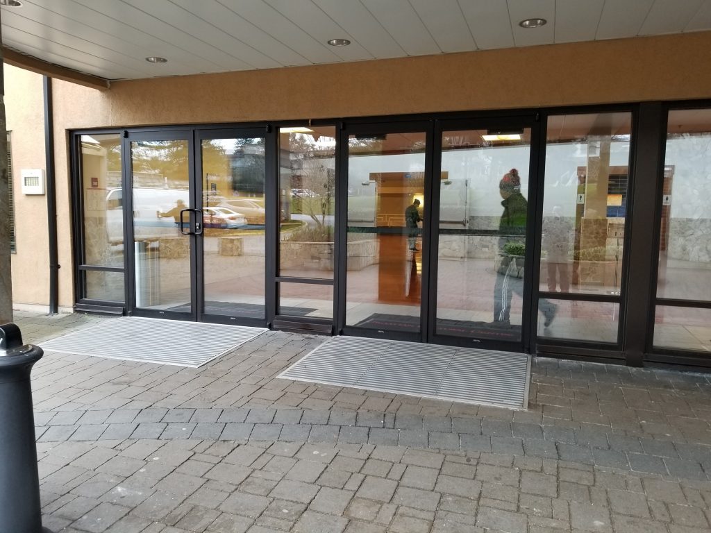 Commercial narrow stile double glazed swing door system and aluminum windows