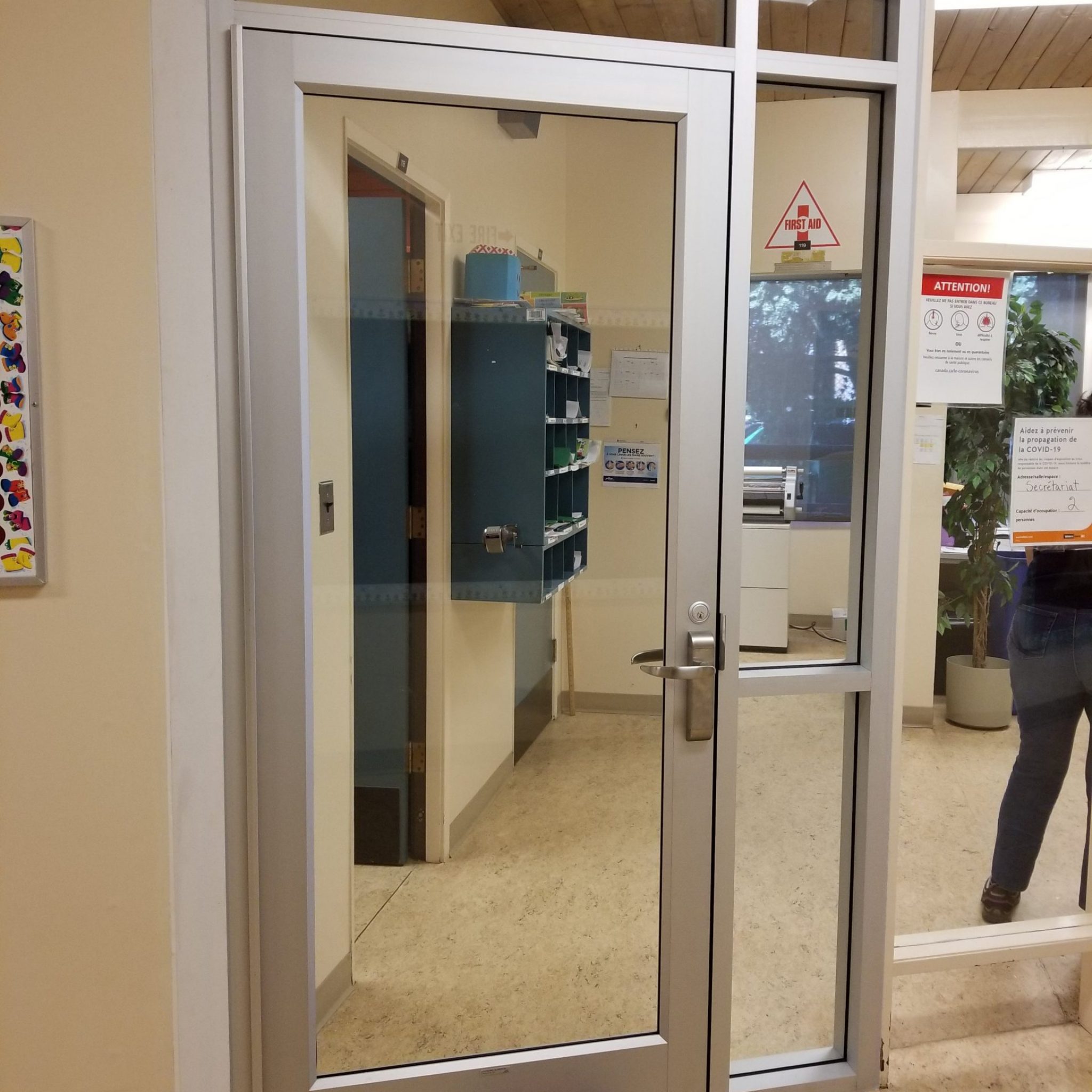 Commercial aluminum narrow stile single swing door system with jamb single glazed