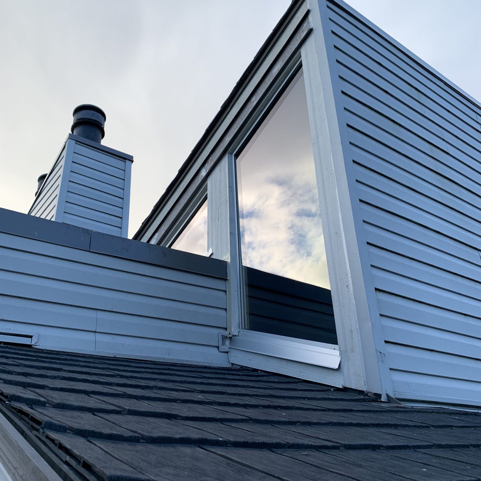 Residential aluminum window frame with energy efficient glass